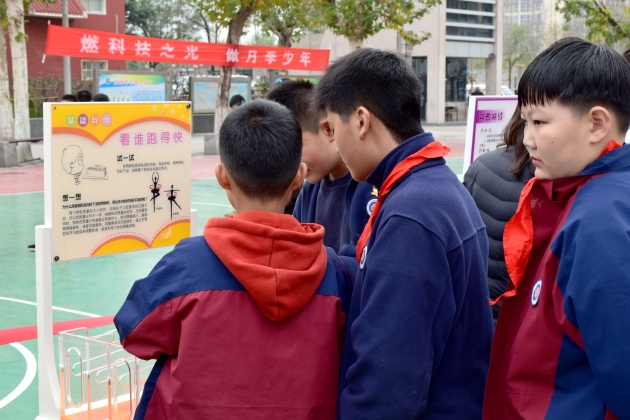 科普零距离，点燃科技梦——西安市长庆未央湖学校科技节系列活动之科普大篷车进校园