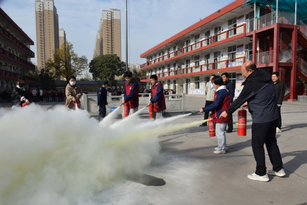 全民消防 生命至上&mdash;&mdash;长庆未央湖学校举行消防疏散及灭火演练活动